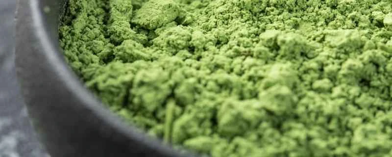 寝る前にグリーンジュースを飲んでも大丈夫ですか？ 効果を最大限に得るには、いつグリーンジュースを飲むのが最適ですか？