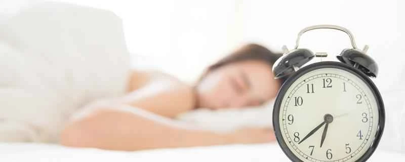 効果的に体重を減らすには、1日に何時間睡眠が必要ですか?