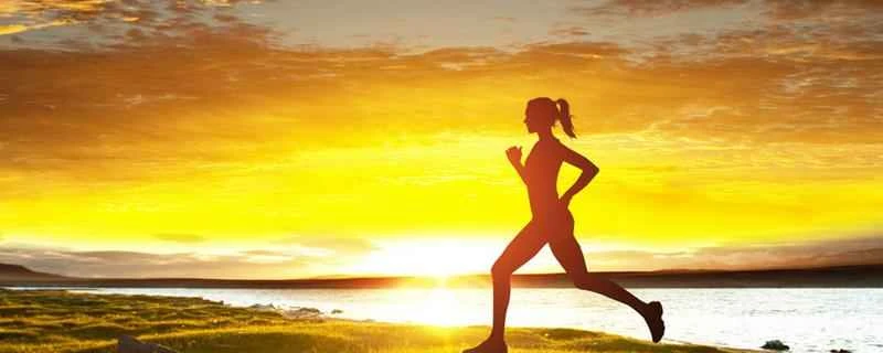 1ヶ月間毎日3キロ走るとどれくらい体重が減りますか？毎日3キロ走ると膝に影響はありますか？