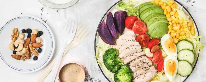 最も早く、最も効果的に体重を減らす方法：1日3食のダイエットプラン。