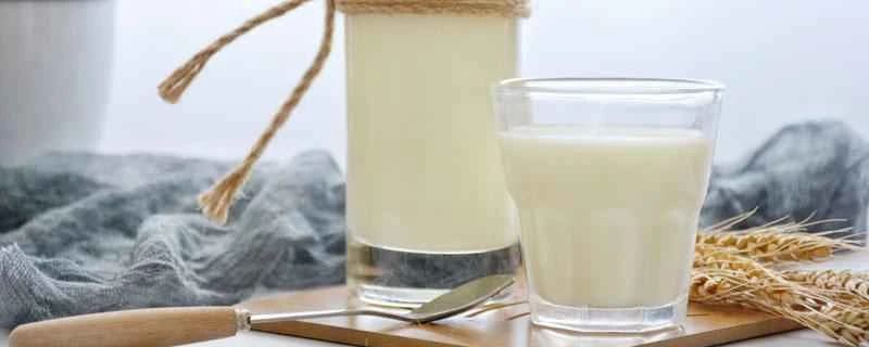 寝る前に牛乳を飲むと体重が増えますか？体重増加を防ぐために牛乳を飲むのに最適な時間はいつですか？