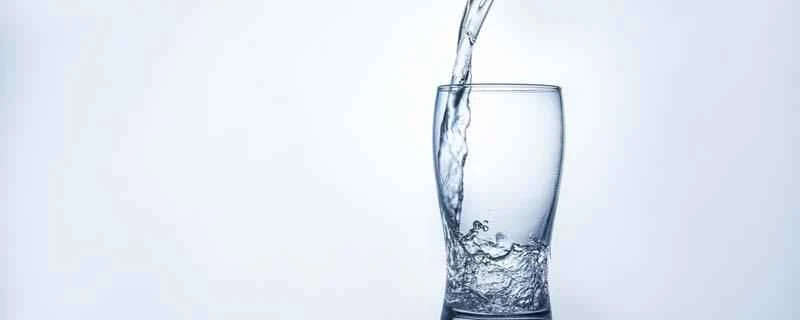 体重を減らすには毎日どれくらいの水を飲むべきですか?