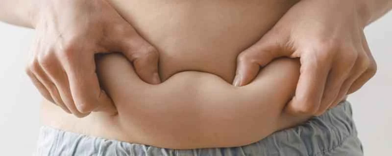 顔を小さく見せるには何ポンド減量する必要がありますか? また、水分による体重減少を避けるためには何ポンド減量する必要がありますか?